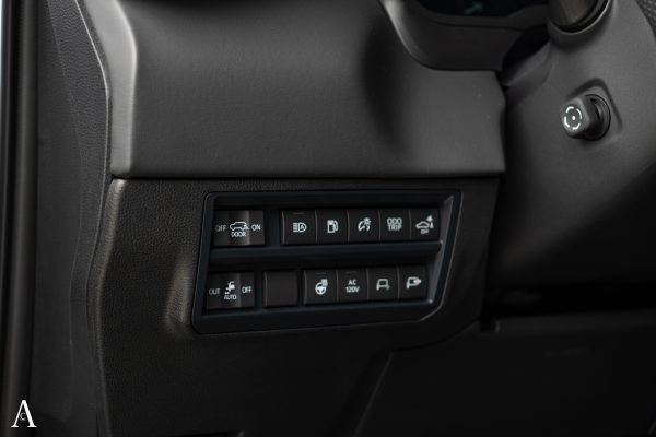 TOYOTA SEQUOIA PLATINUM EDITION - Image 17