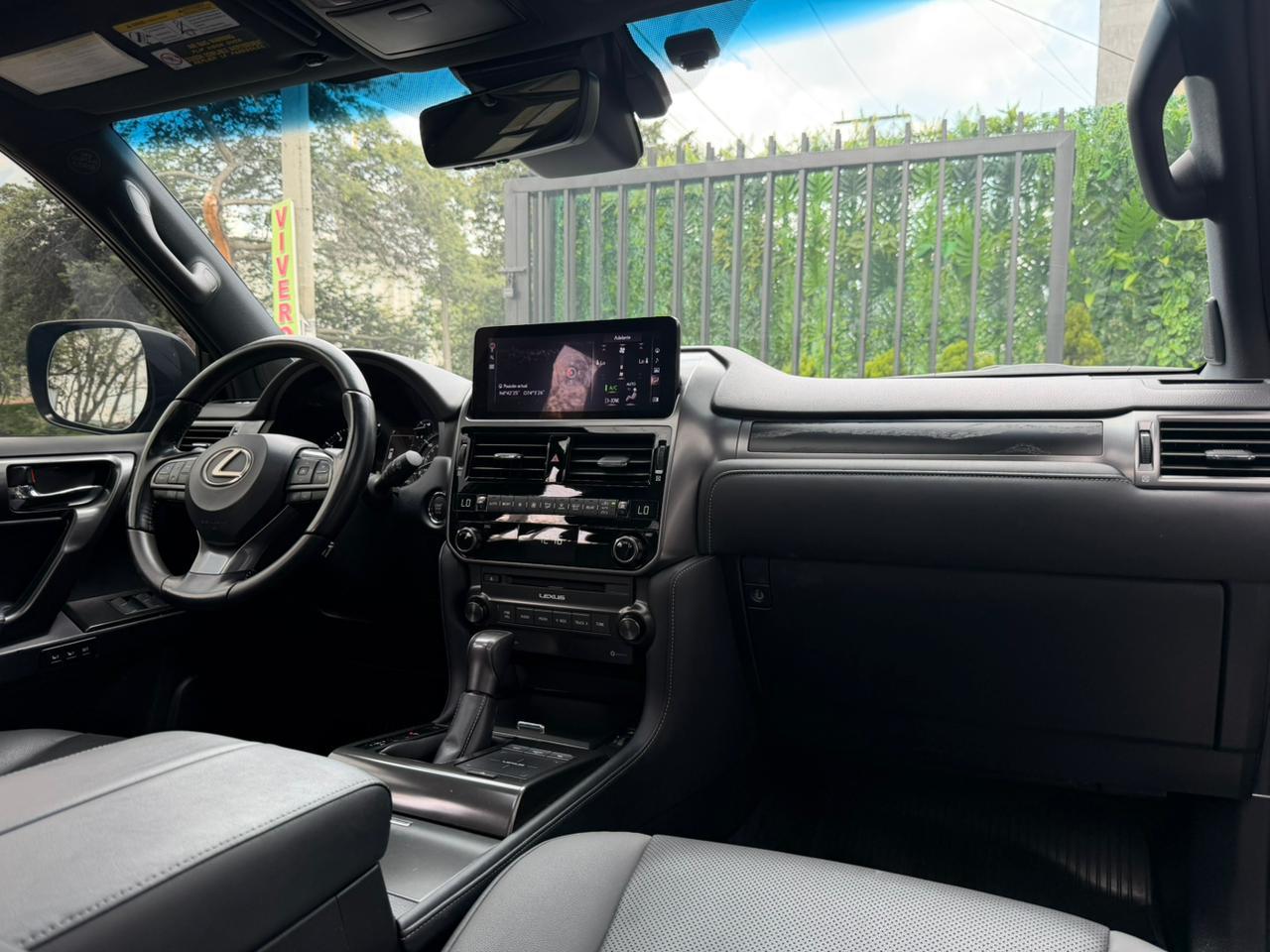 Lexus GX 460 Luxury - Image 12