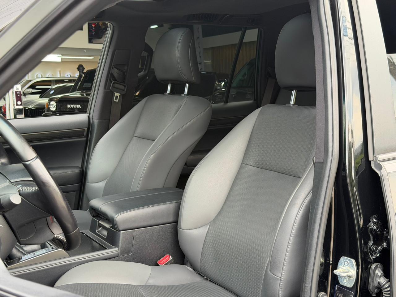 Lexus GX 460 Luxury - Image 13