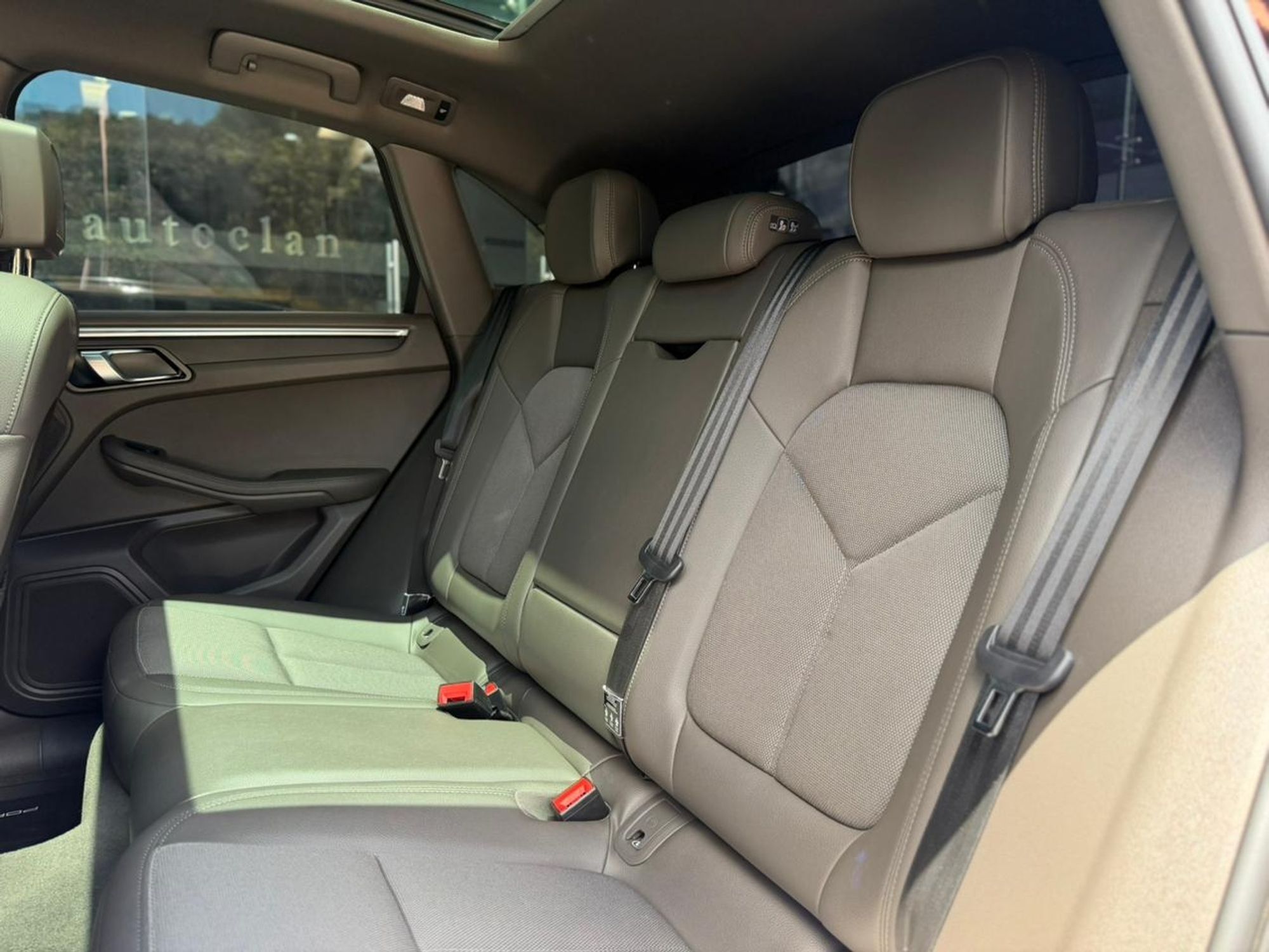 Porsche Macan Luxury - Image 10