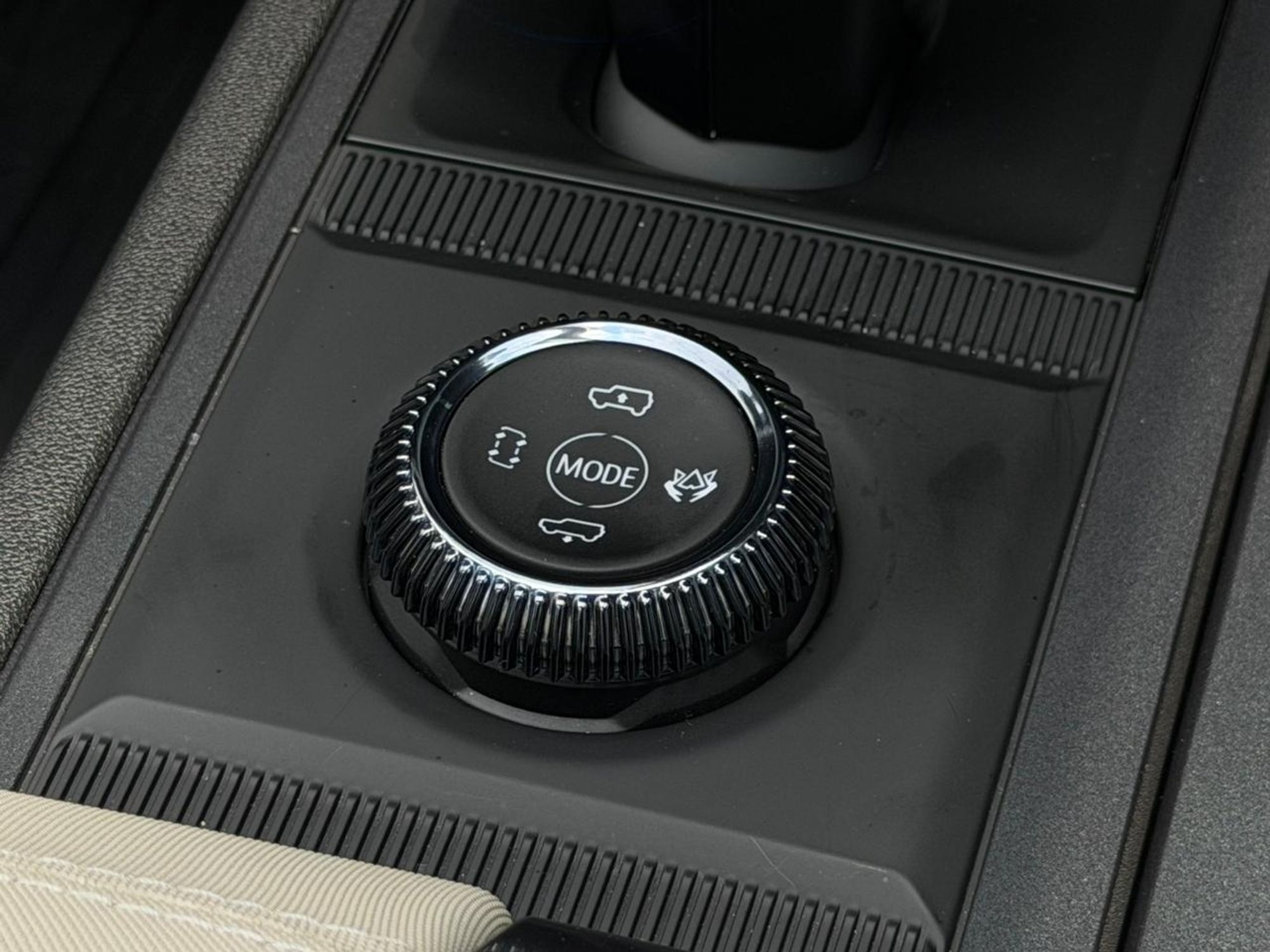 GMC HUMMER EV SUV 3X - Image 13