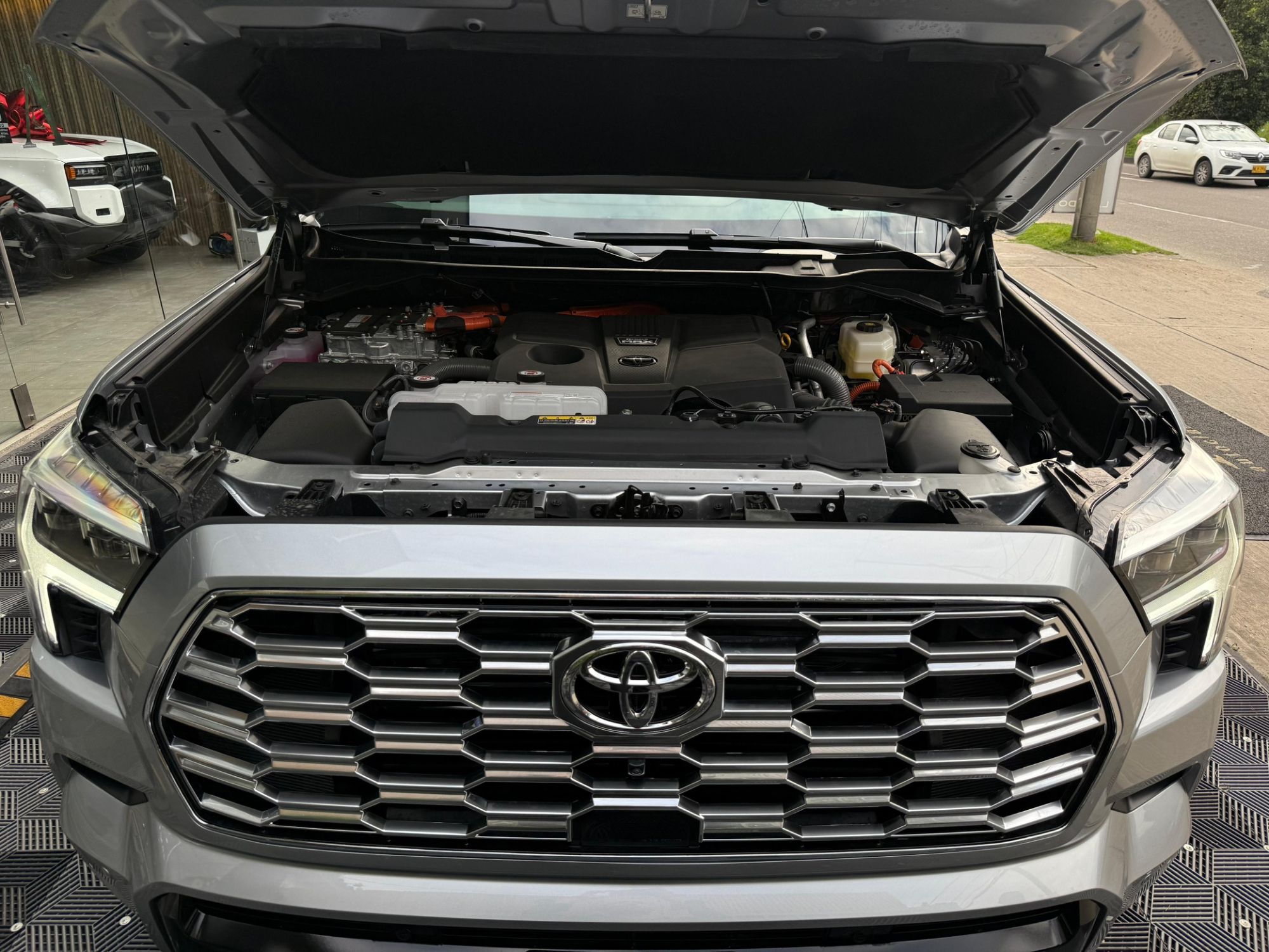 Toyota Sequoia Capatone Hybrid - Image 13