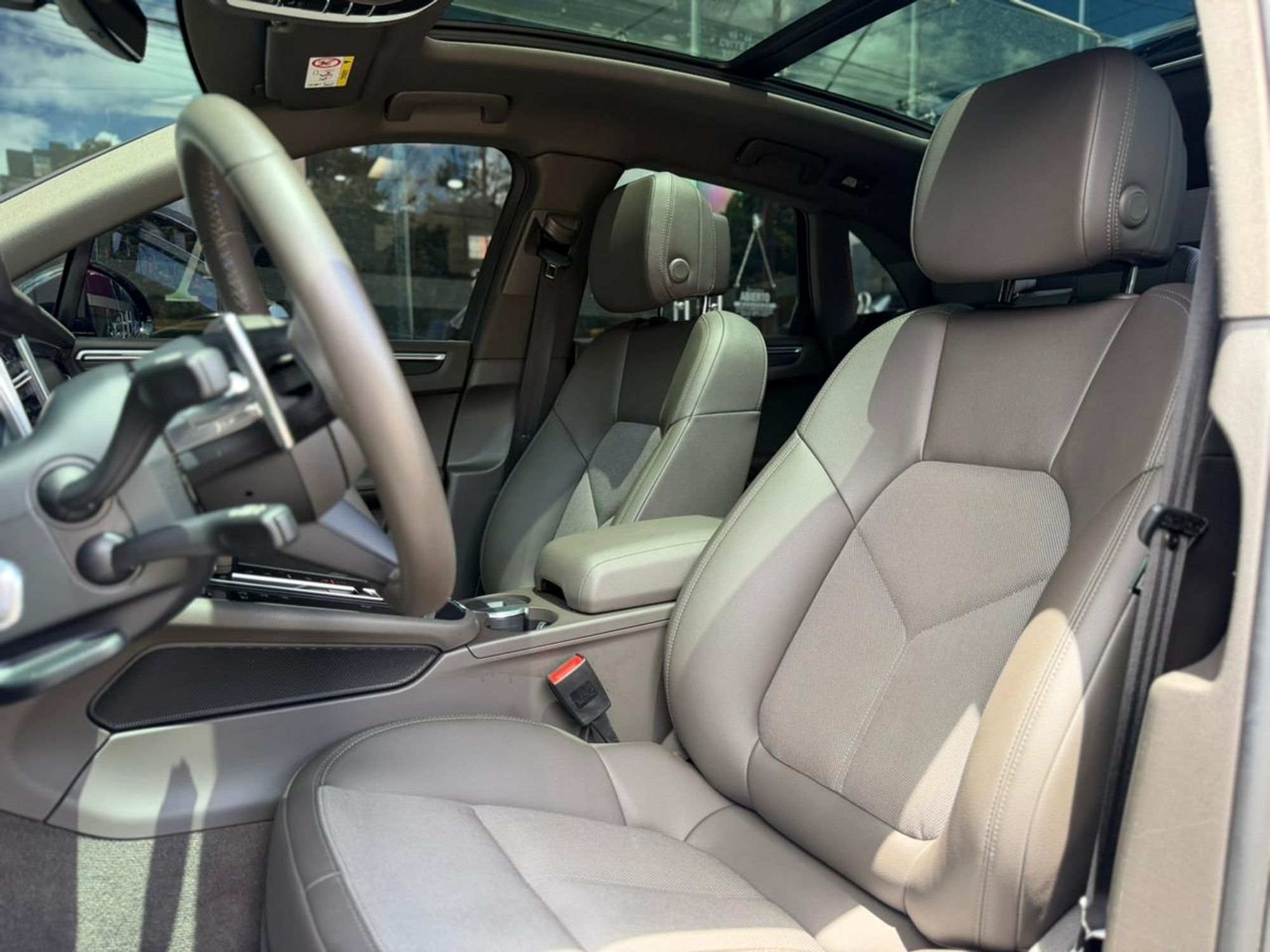 Porsche Macan Luxury - Image 9