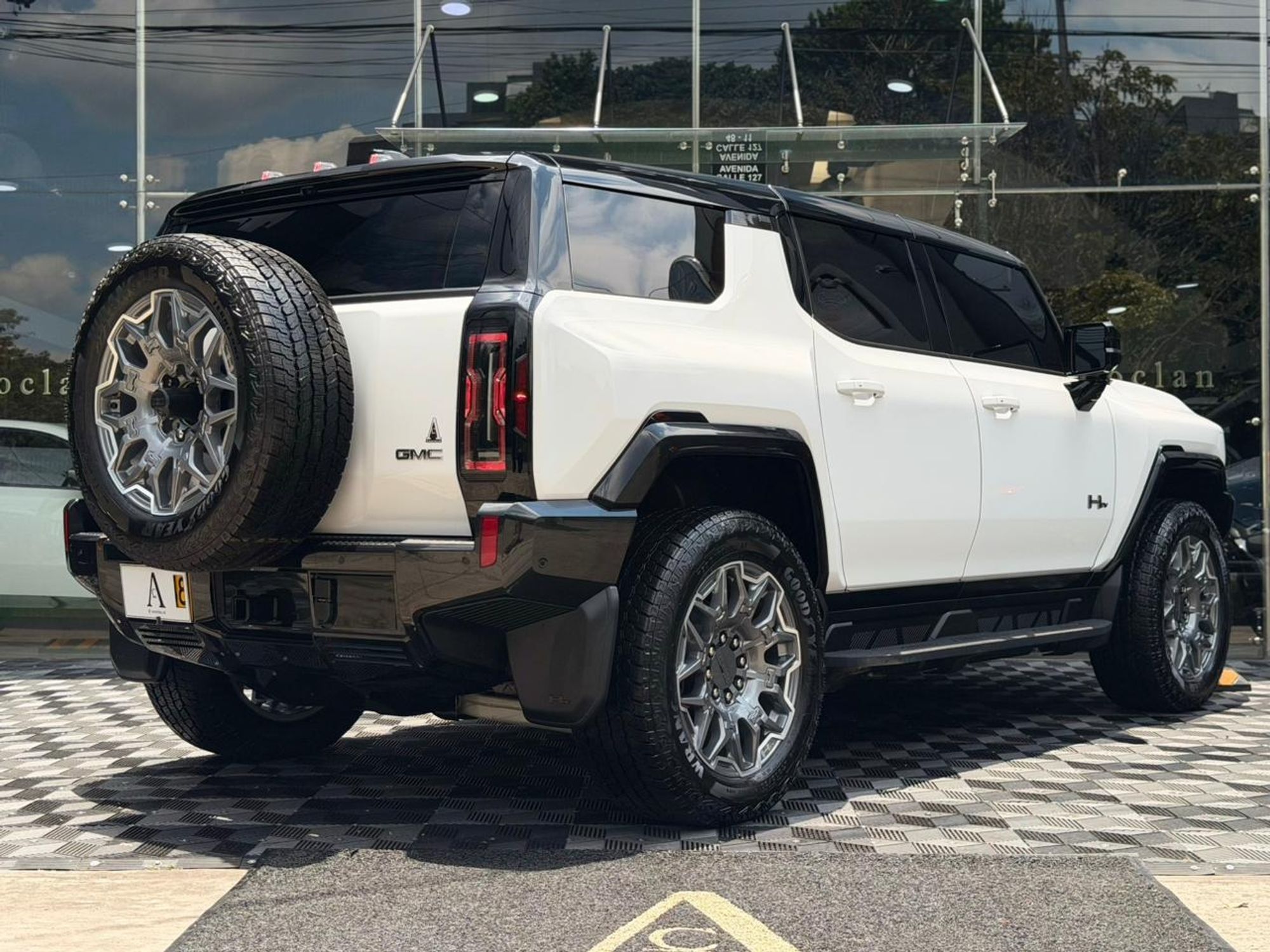 GMC HUMMER EV SUV 3X - Image 4