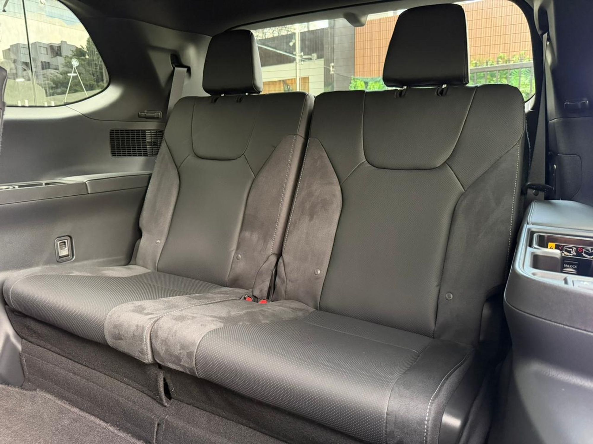 Lexus TX 550h - Image 12