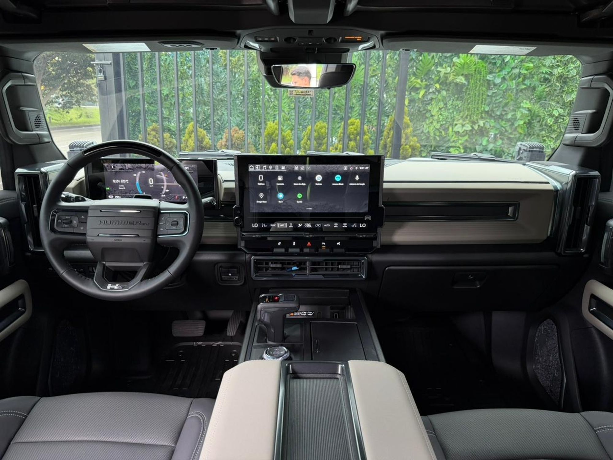 GMC HUMMER EV SUV 3X - Image 9