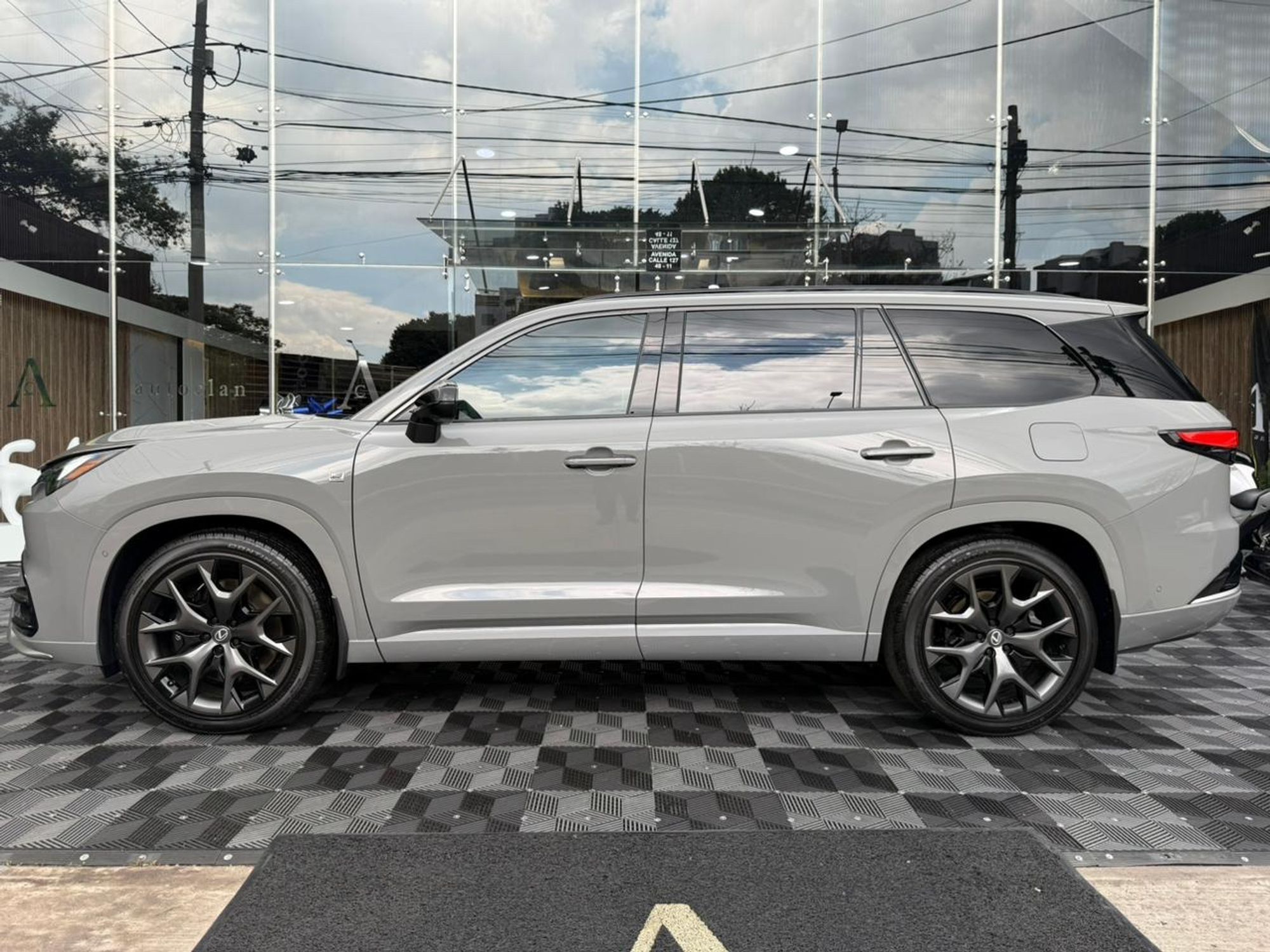 Lexus TX 550h - Image 5