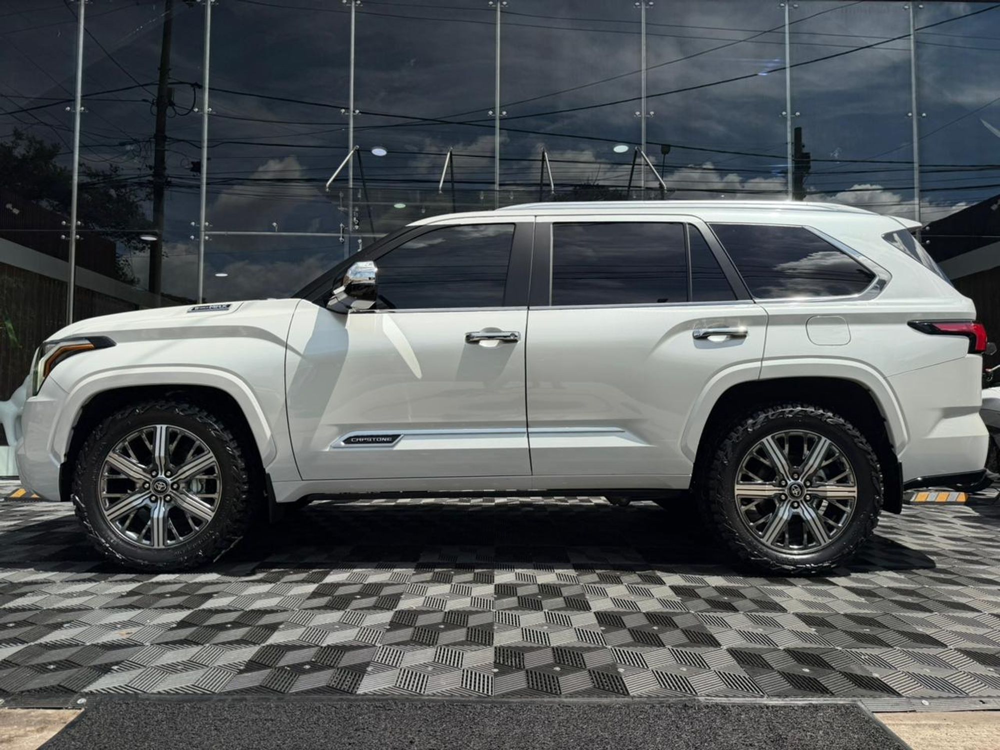 Toyota Sequoia Capstone Hybrid - Image 5