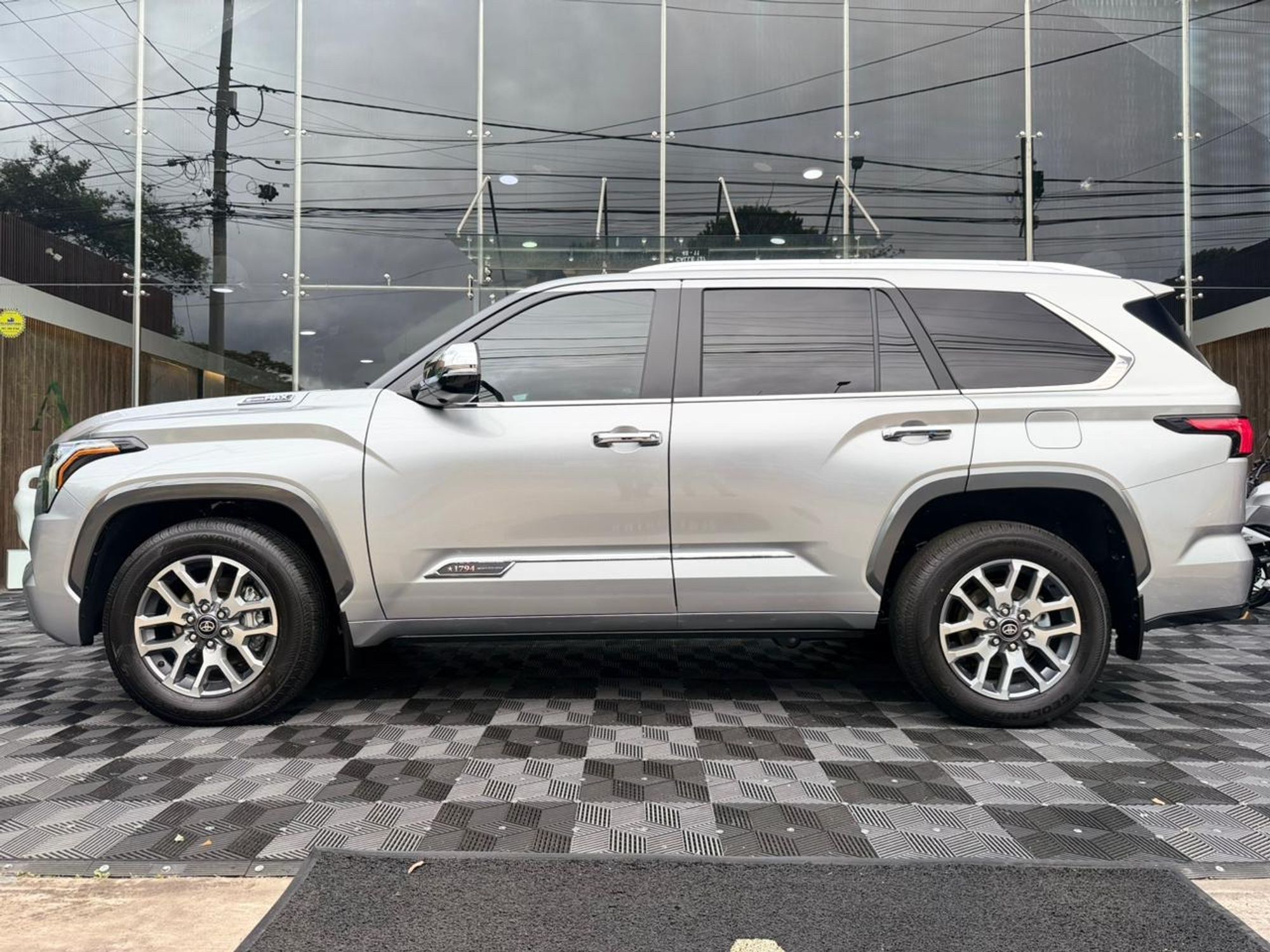 Toyota Sequoia 1794 - Image 5