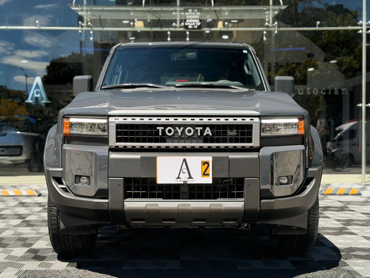 Toyota Land Cruiser Prado 2026 0 km Gris Diesel - Image 2