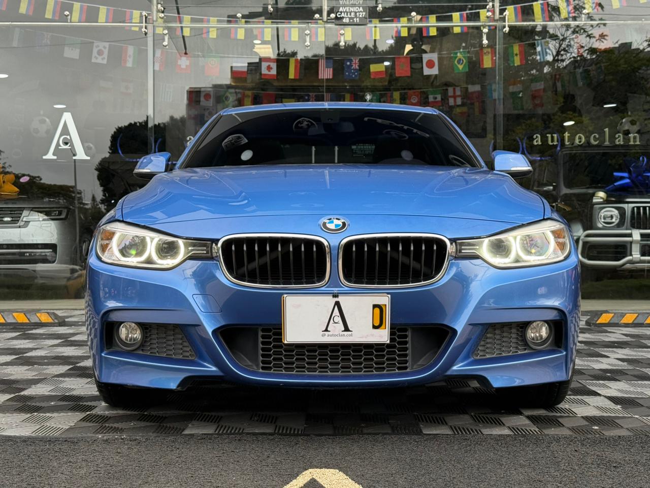 BMW 320i Serie 3 2015 58.000km Azul Metalizado Gasolina - Image 2