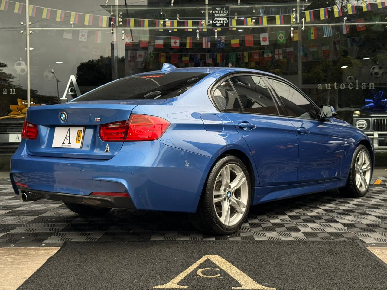BMW 320i Serie 3 2015 58.000km Azul Metalizado Gasolina - Image 4