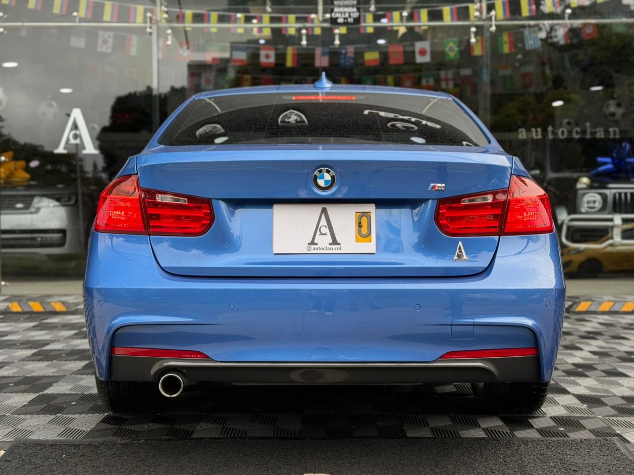 BMW 320i Serie 3 2015 58.000km Azul Metalizado Gasolina - Image 5
