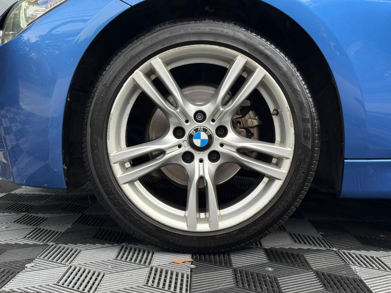 BMW 320i Serie 3 2015 58.000km Azul Metalizado Gasolina - Image 6
