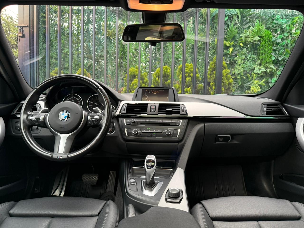 BMW 320i Serie 3 2015 58.000km Azul Metalizado Gasolina - Image 9