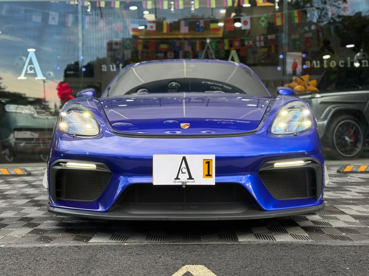 Porsche 718 Cayman GT4 2020 - Image 2