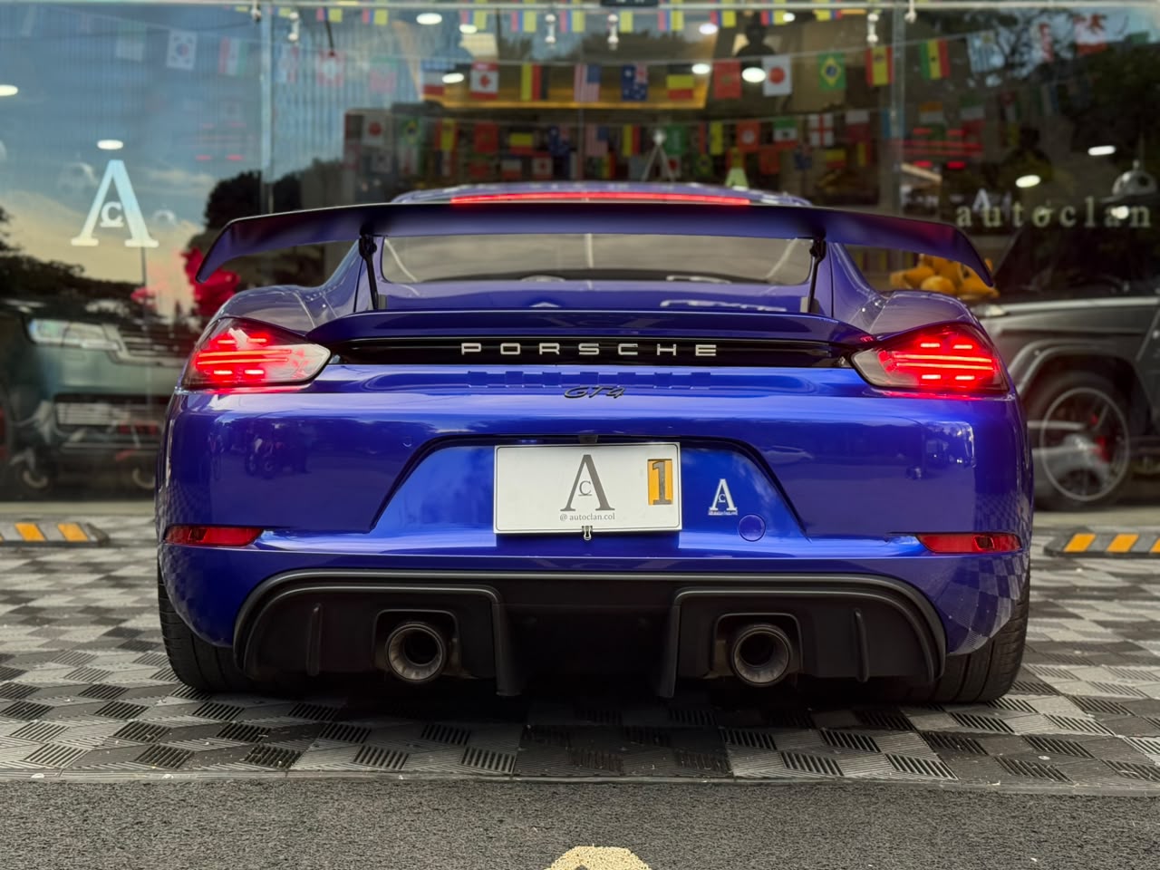 Porsche 718 Cayman GT4 2020 - Image 4