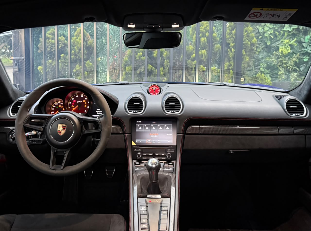 Porsche 718 Cayman GT4 2020 - Image 20