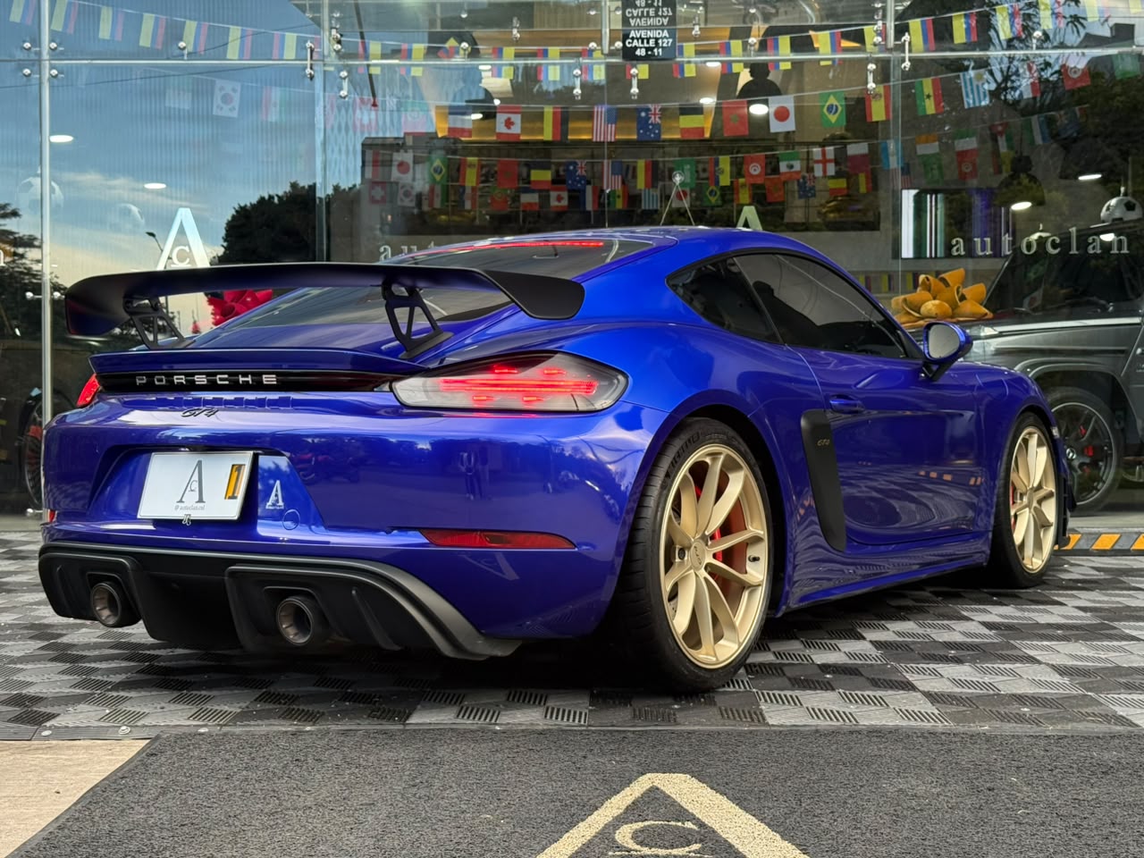 Porsche 718 Cayman GT4 2020 - Image 5