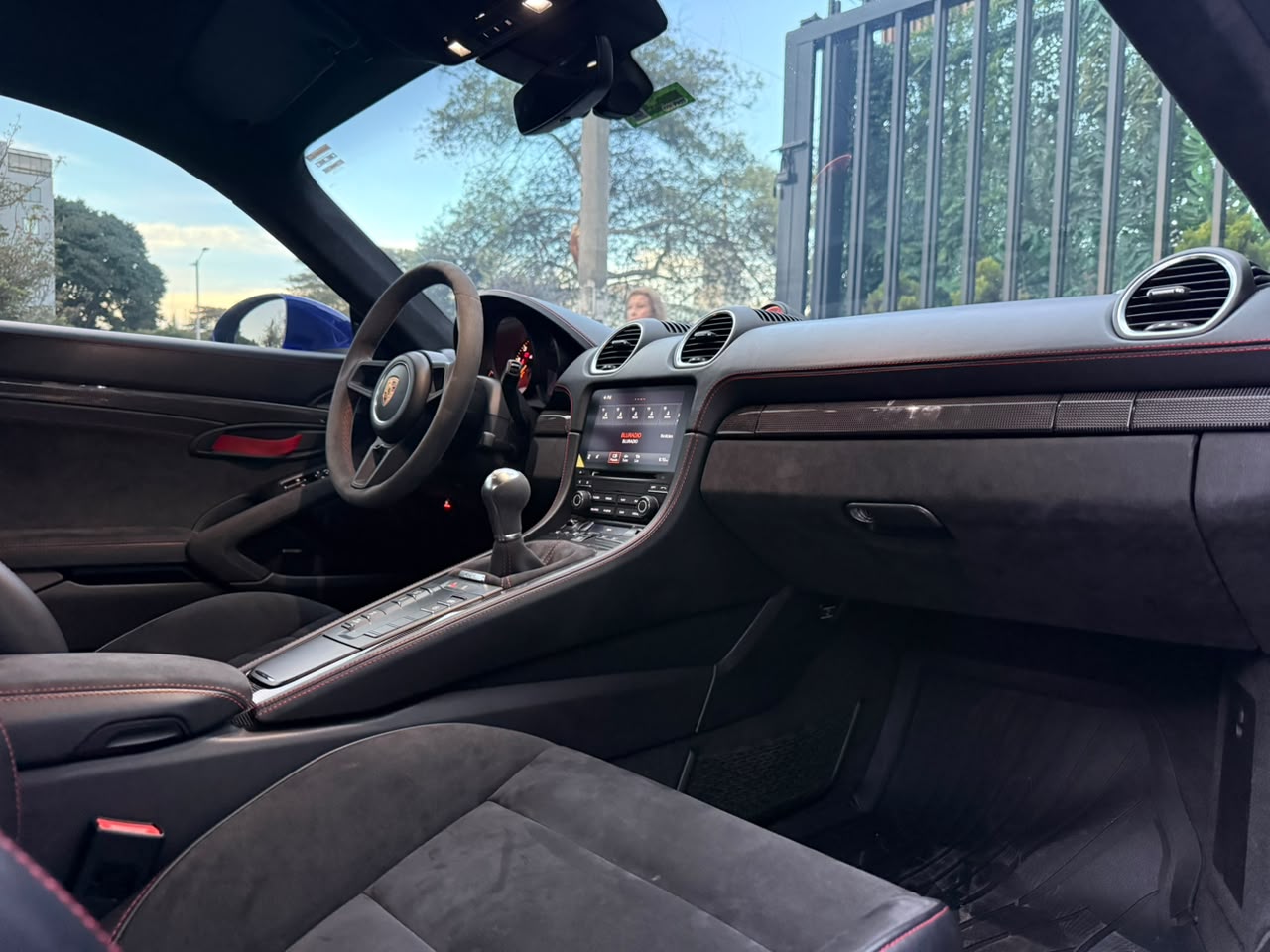 Porsche 718 Cayman GT4 2020 - Image 19