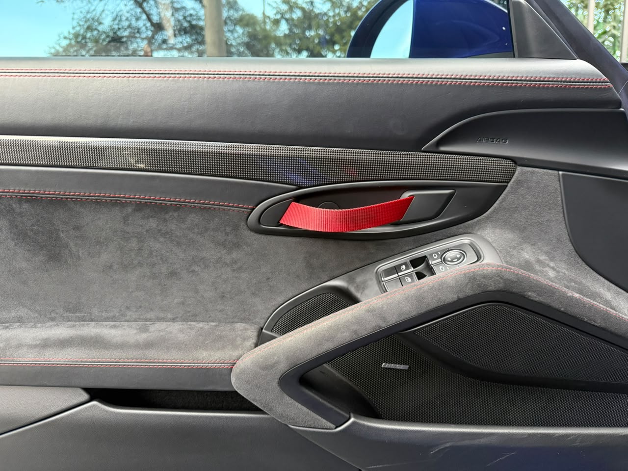 Porsche 718 Cayman GT4 2020 - Image 18