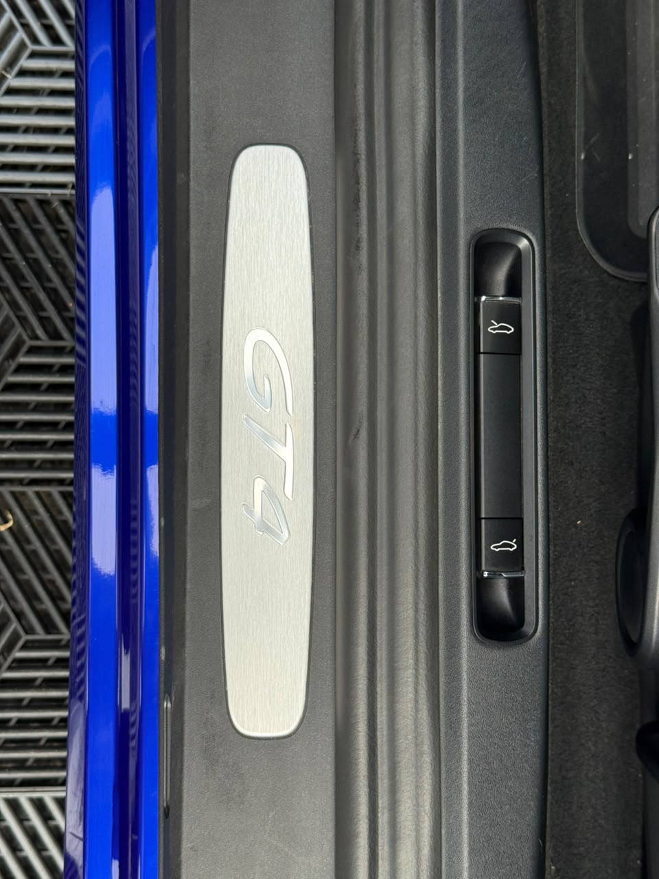 Porsche 718 Cayman GT4 2020 - Image 17