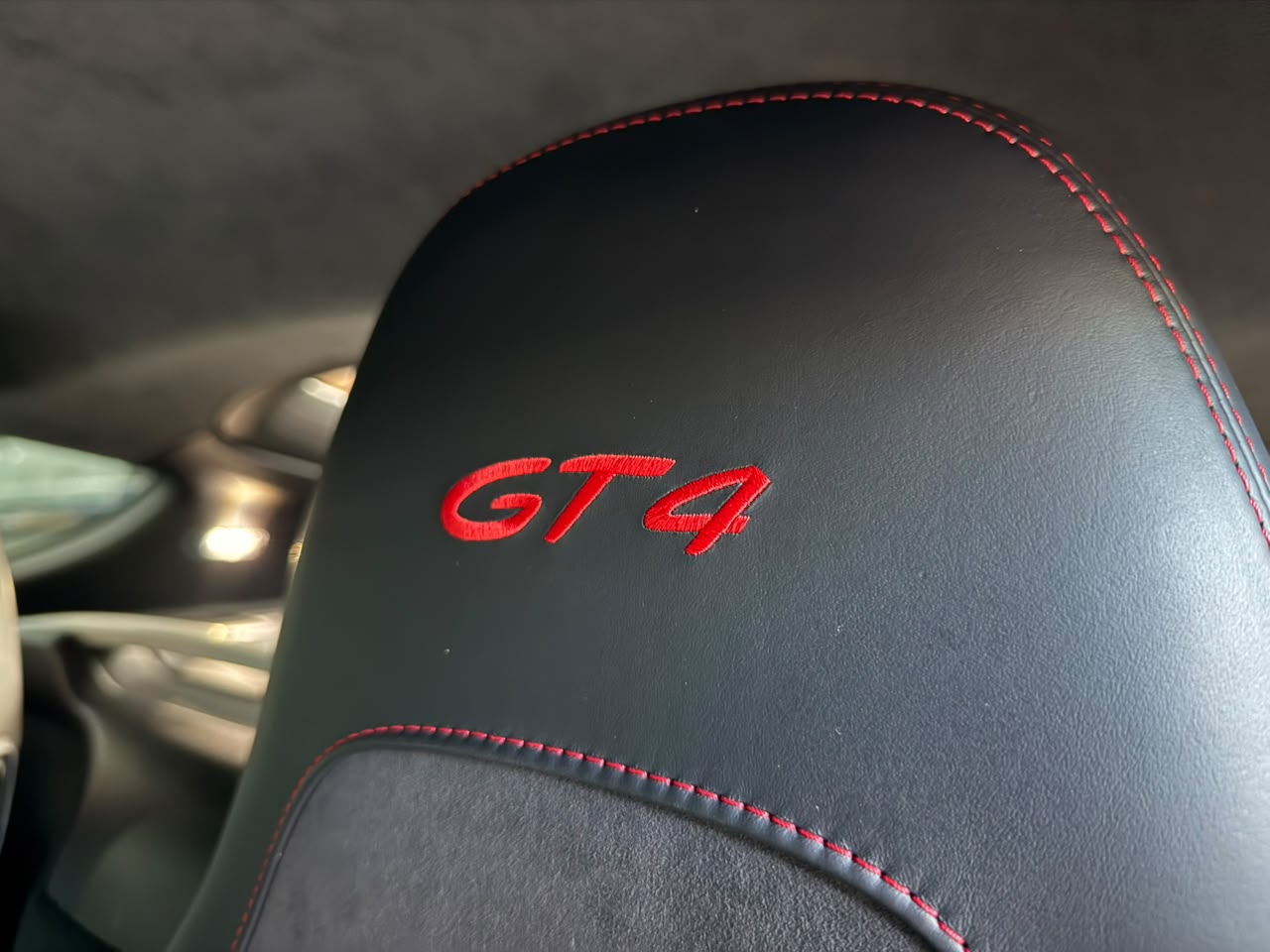 Porsche 718 Cayman GT4 2020 - Image 15