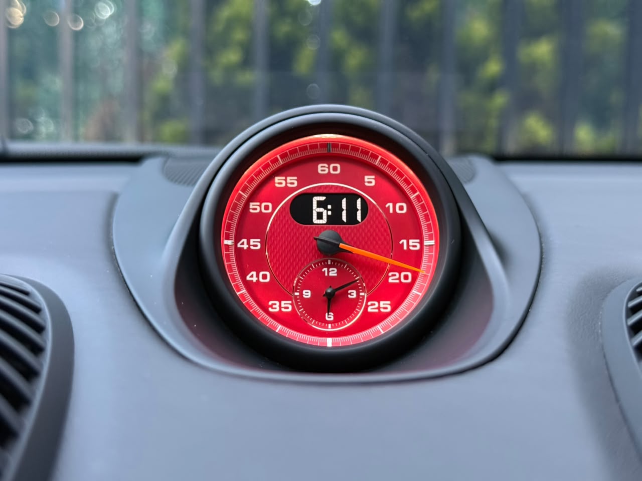 Porsche 718 Cayman GT4 2020 - Image 12