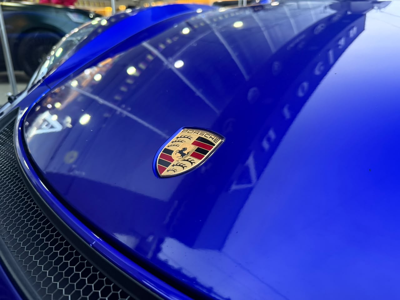 Porsche 718 Cayman GT4 2020 - Image 6