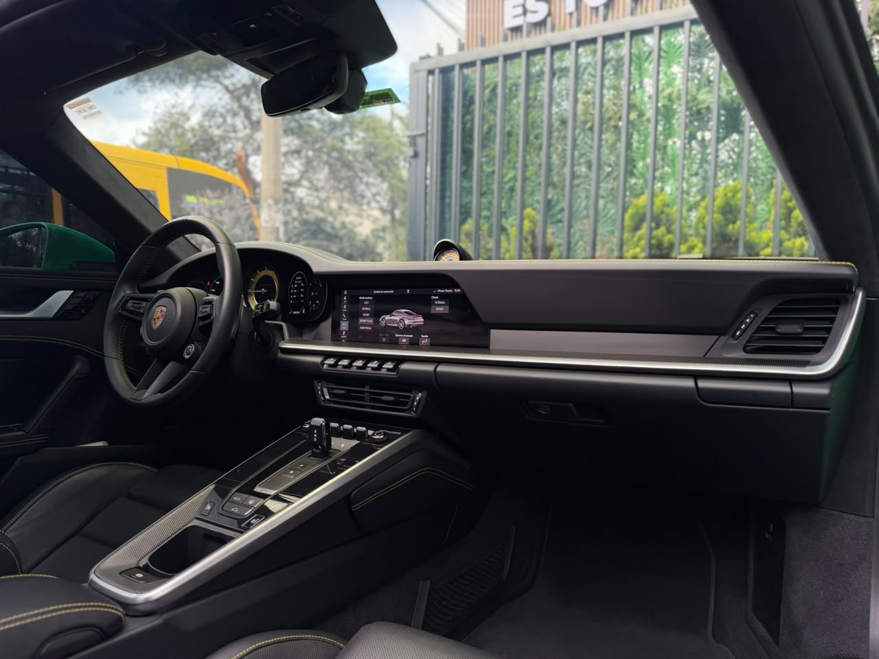 Porsche 911 Turbo S 2021 - Image 7