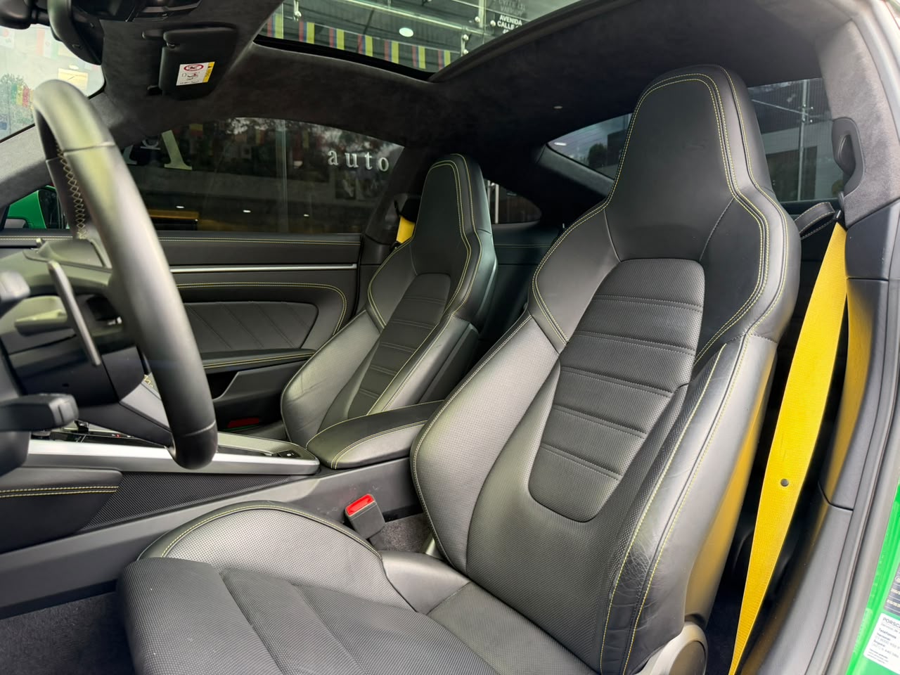 Porsche 911 Turbo S 2021 - Image 14