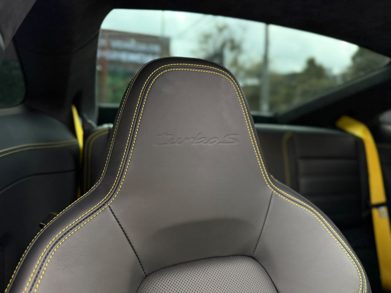 Porsche 911 Turbo S 2021 - Image 13