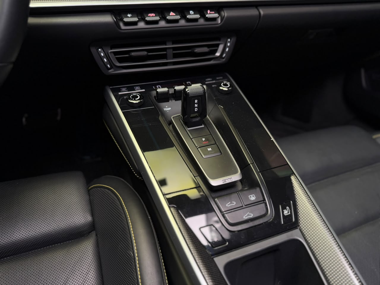 Porsche 911 Turbo S 2021 - Image 11