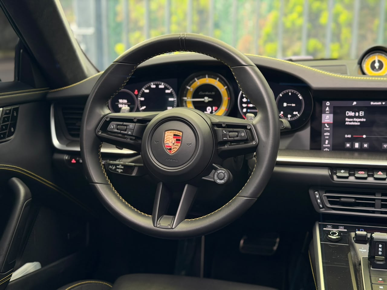 Porsche 911 Turbo S 2021 - Image 9