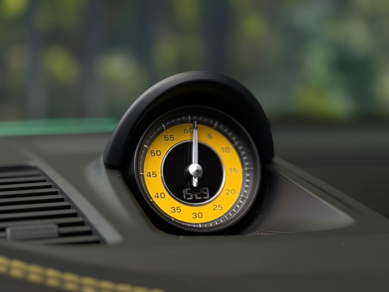 Porsche 911 Turbo S 2021 - Image 10