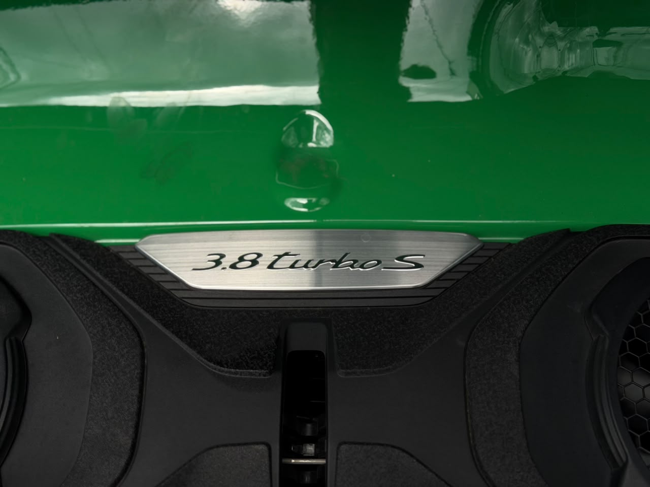 Porsche 911 Turbo S 2021 - Image 16