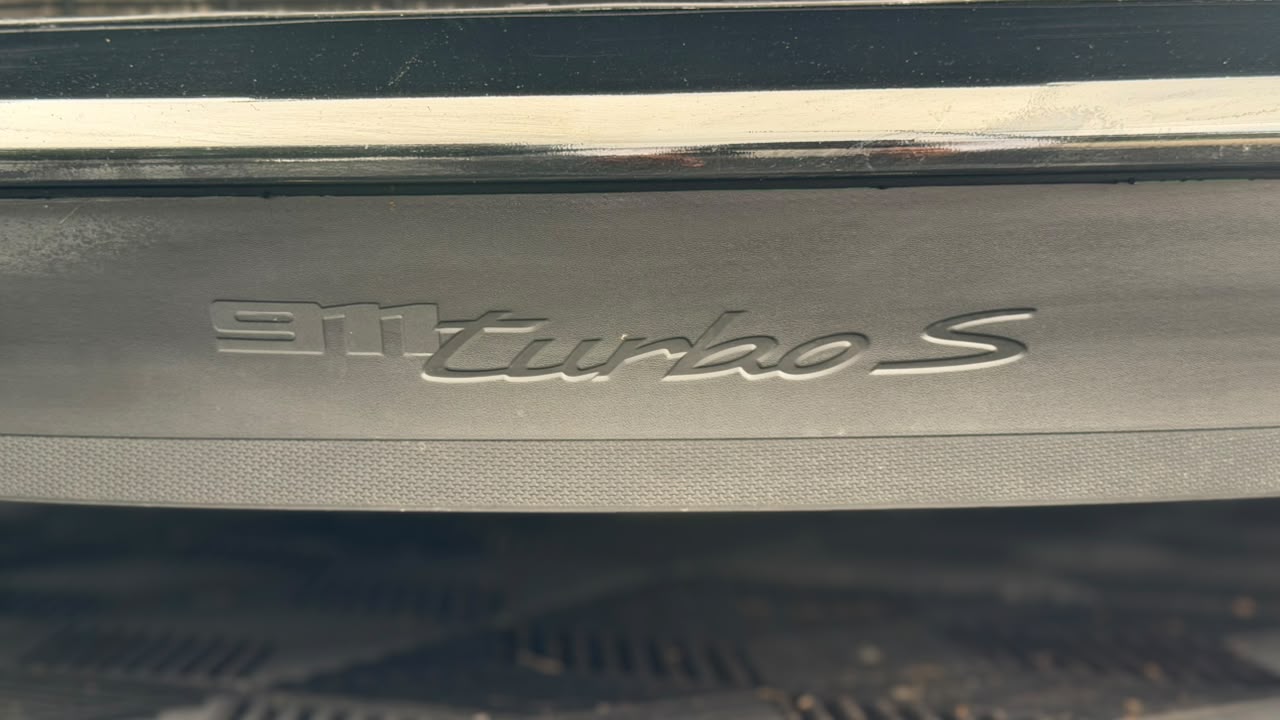 Porsche 911 Turbo S 2021 - Image 20