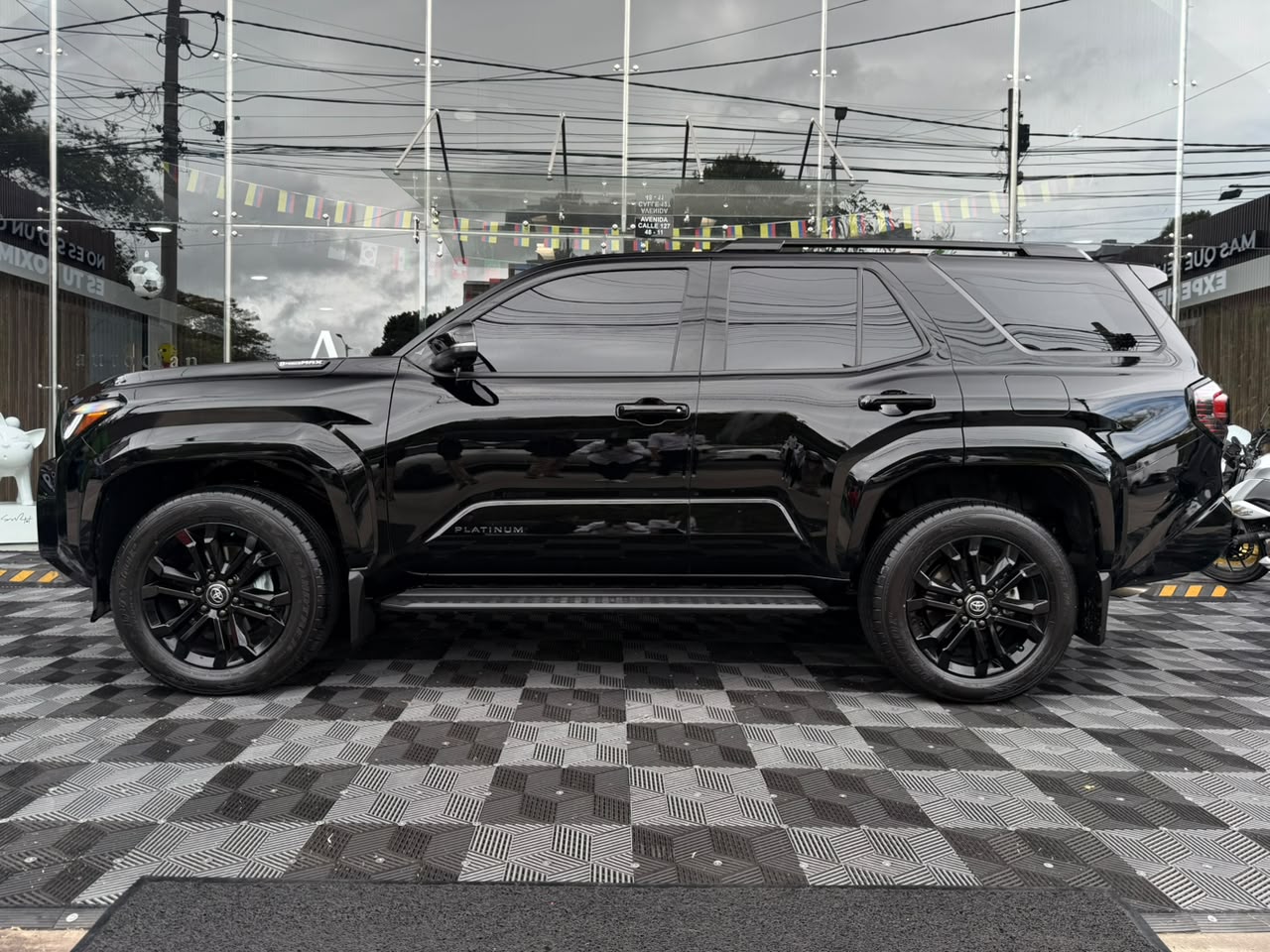 Toyota 4Runner Platinum Hybrid 2026 - Image 3