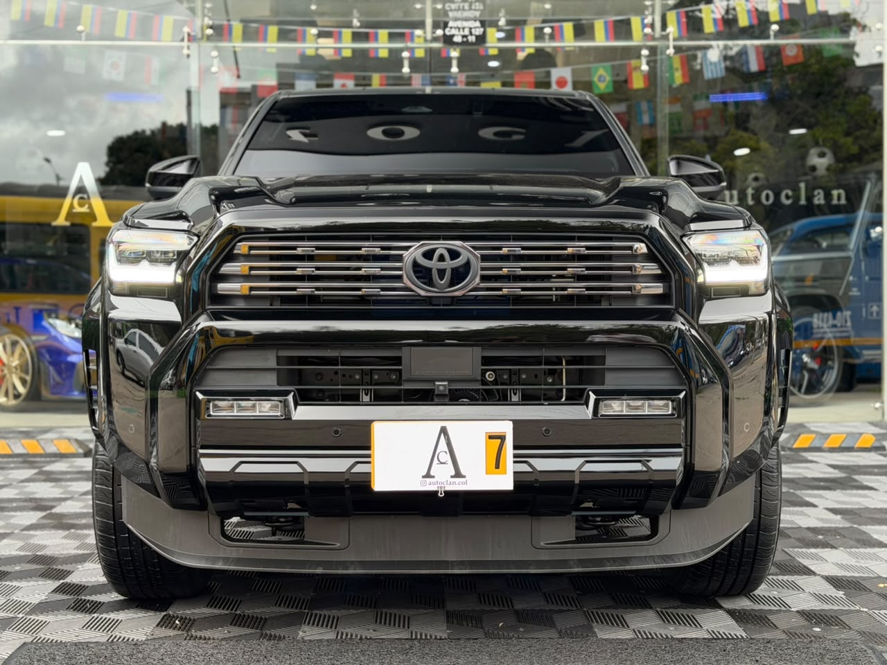 Toyota 4Runner Platinum Hybrid 2026 - Image 2