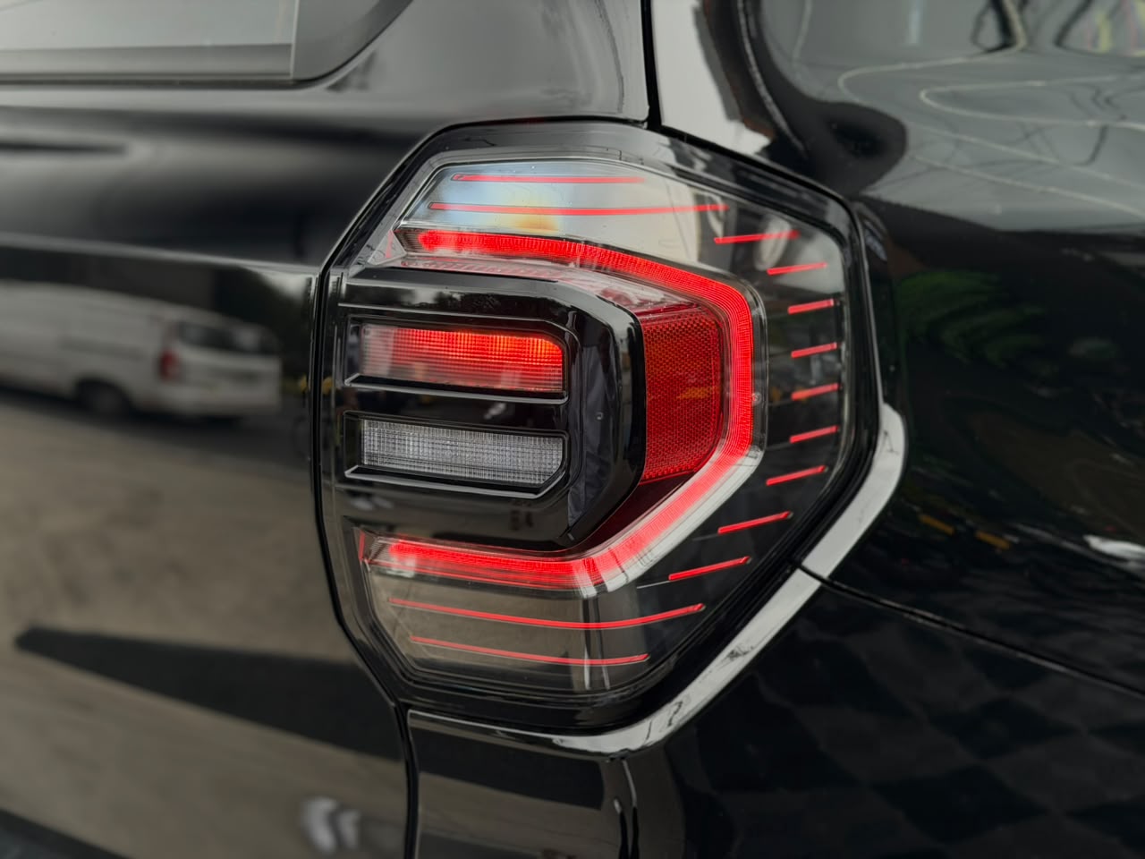 Toyota 4Runner Platinum Hybrid 2026 - Image 18