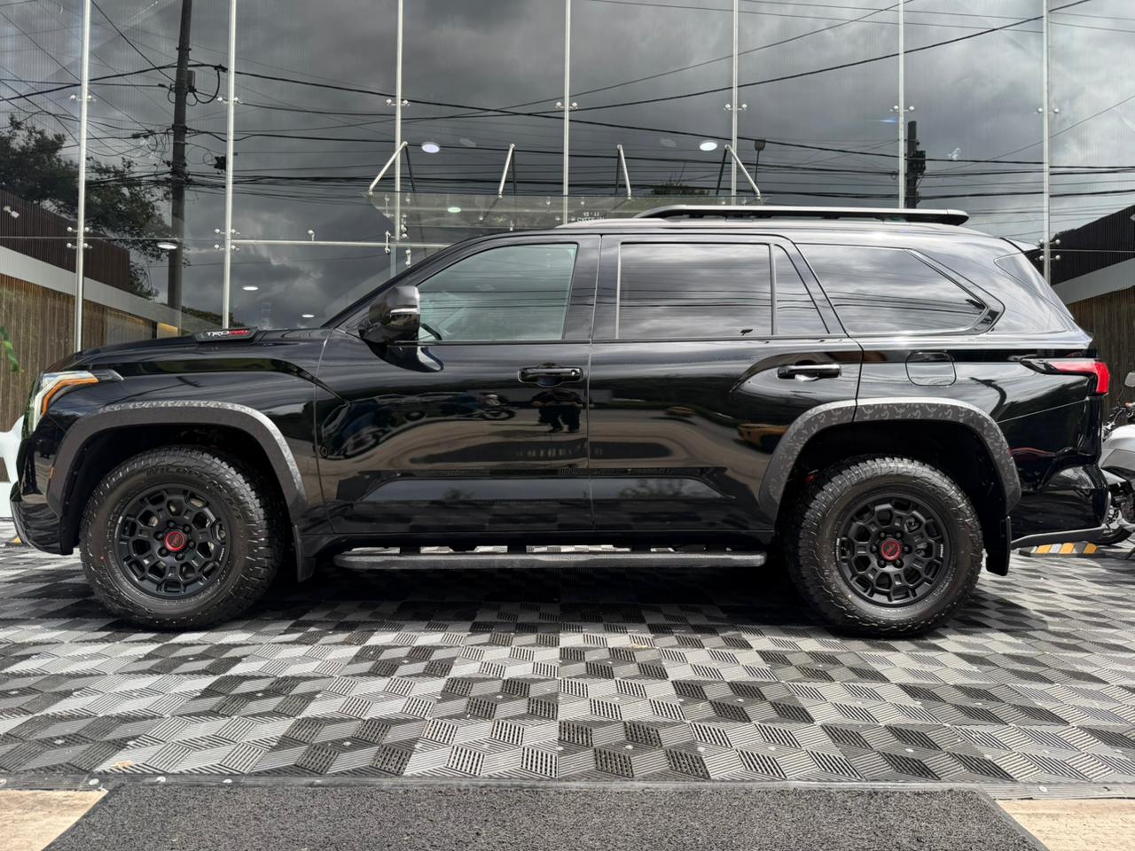 Toyota Sequoia TRD Pro Hybrid 2026 - Image 3