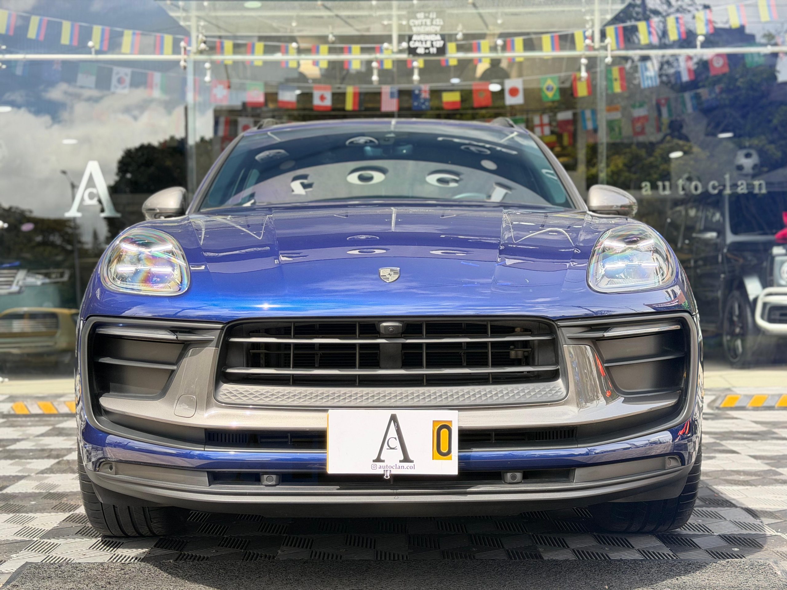 Porsche Macan T 2024 - Image 2
