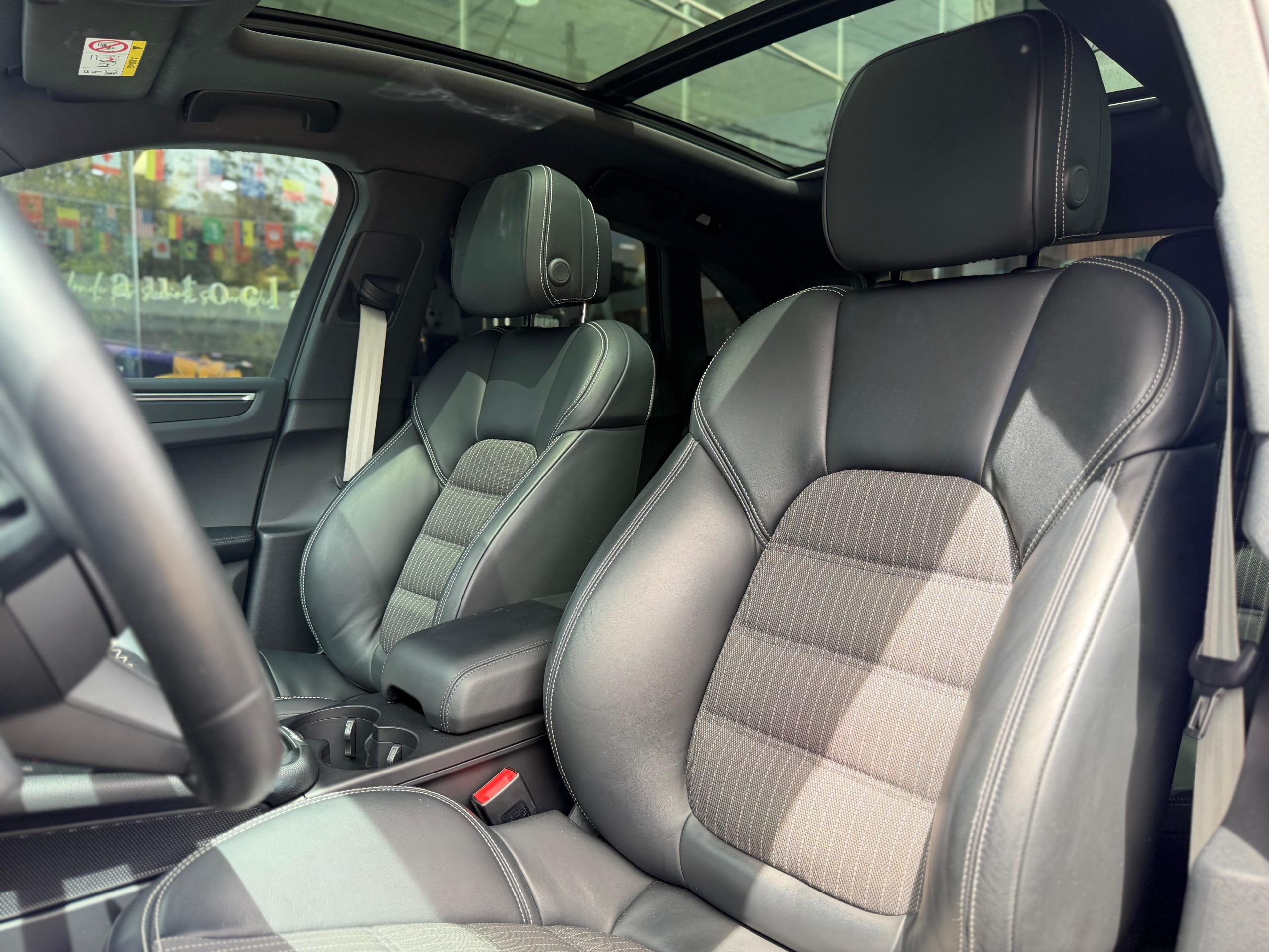 Porsche Macan T 2024 - Image 9
