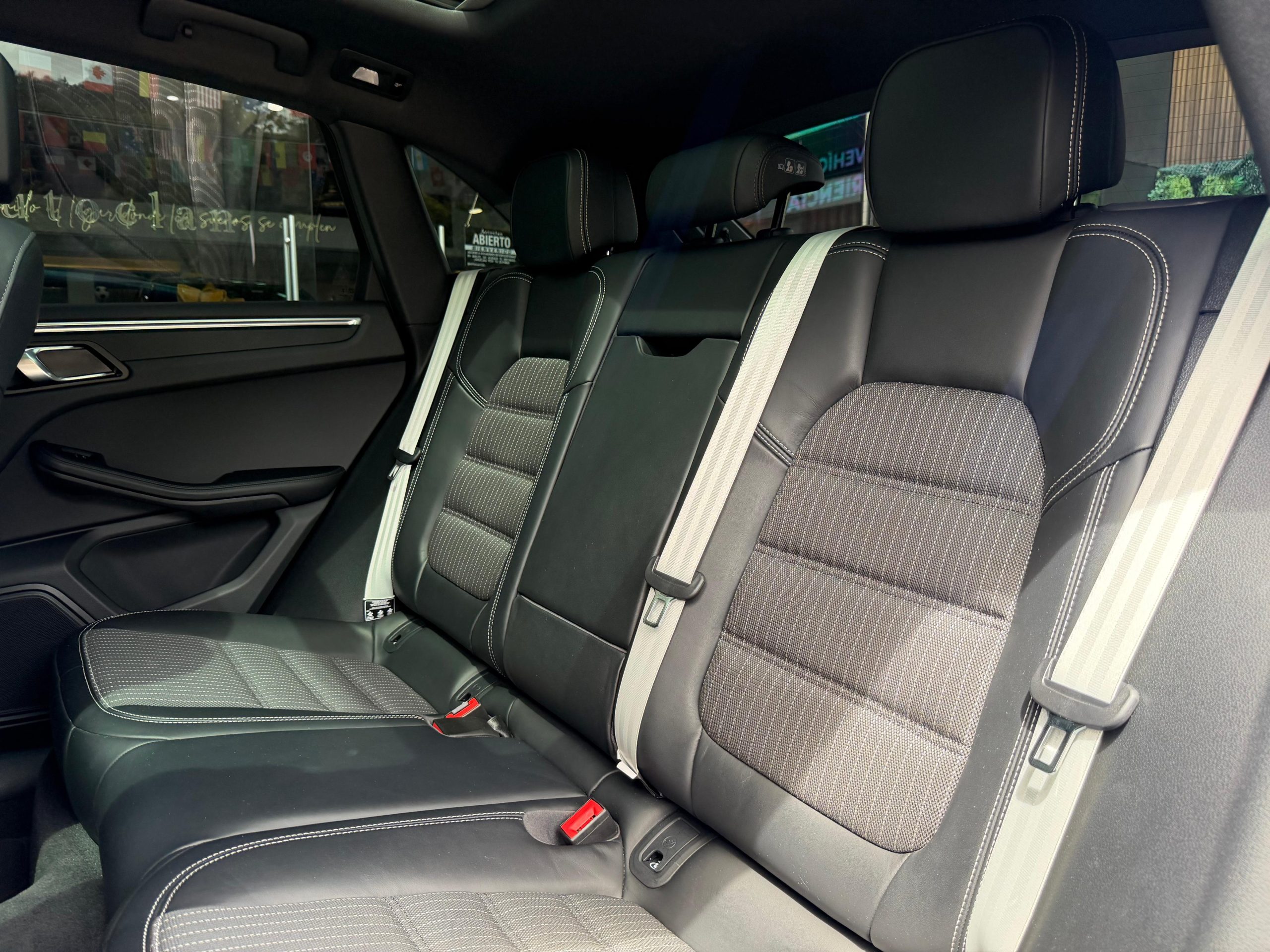 Porsche Macan T 2024 - Image 10