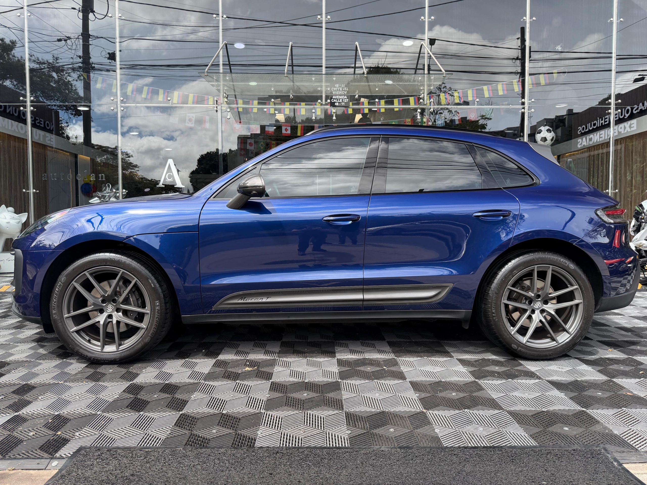 Porsche Macan T 2024 - Image 3