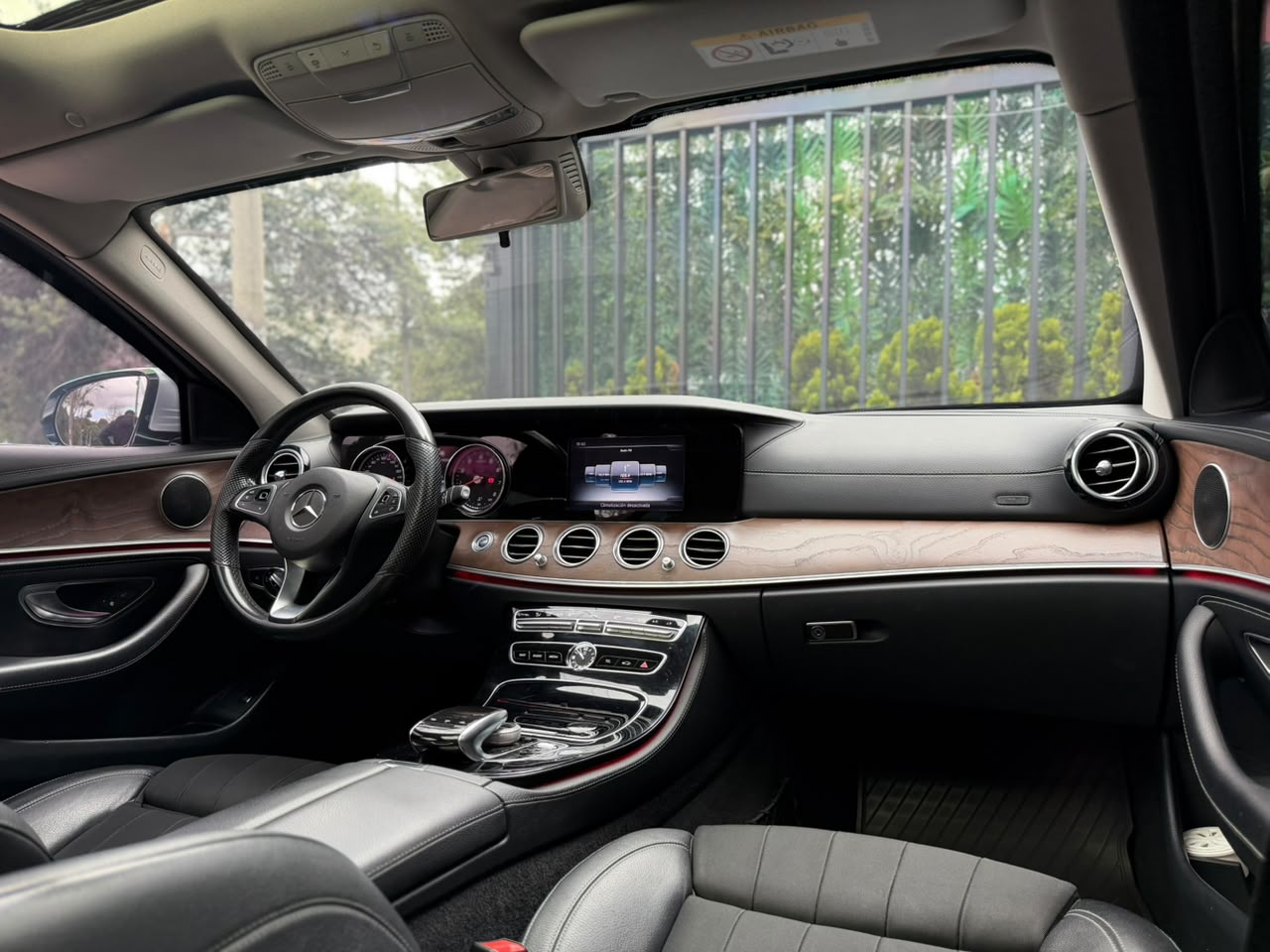 Mercedes-Benz E 200 2017 - Image 11