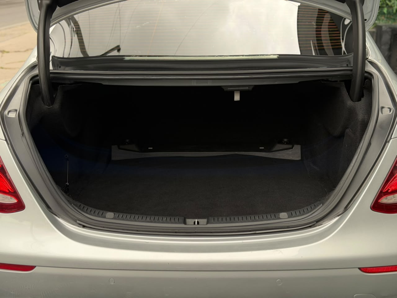 Mercedes-Benz E 200 2017 - Image 16