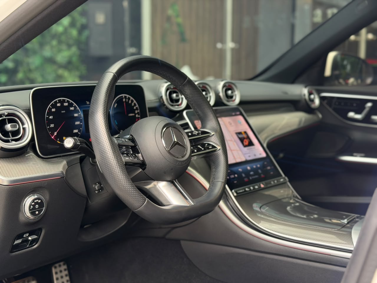 Mercedes-Benz C 350e 2024 - Image 11