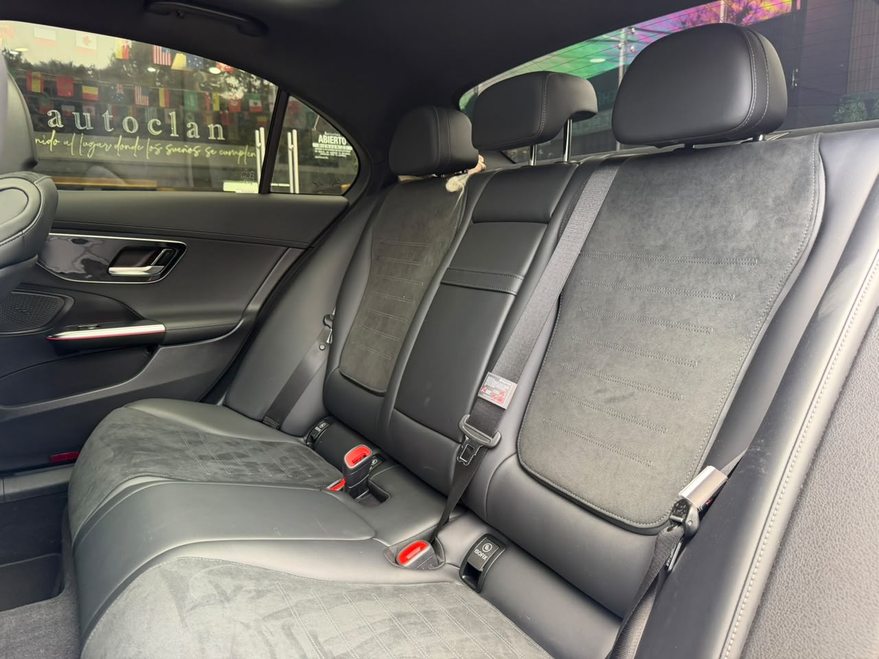 Mercedes-Benz C 350e 2024 - Image 10