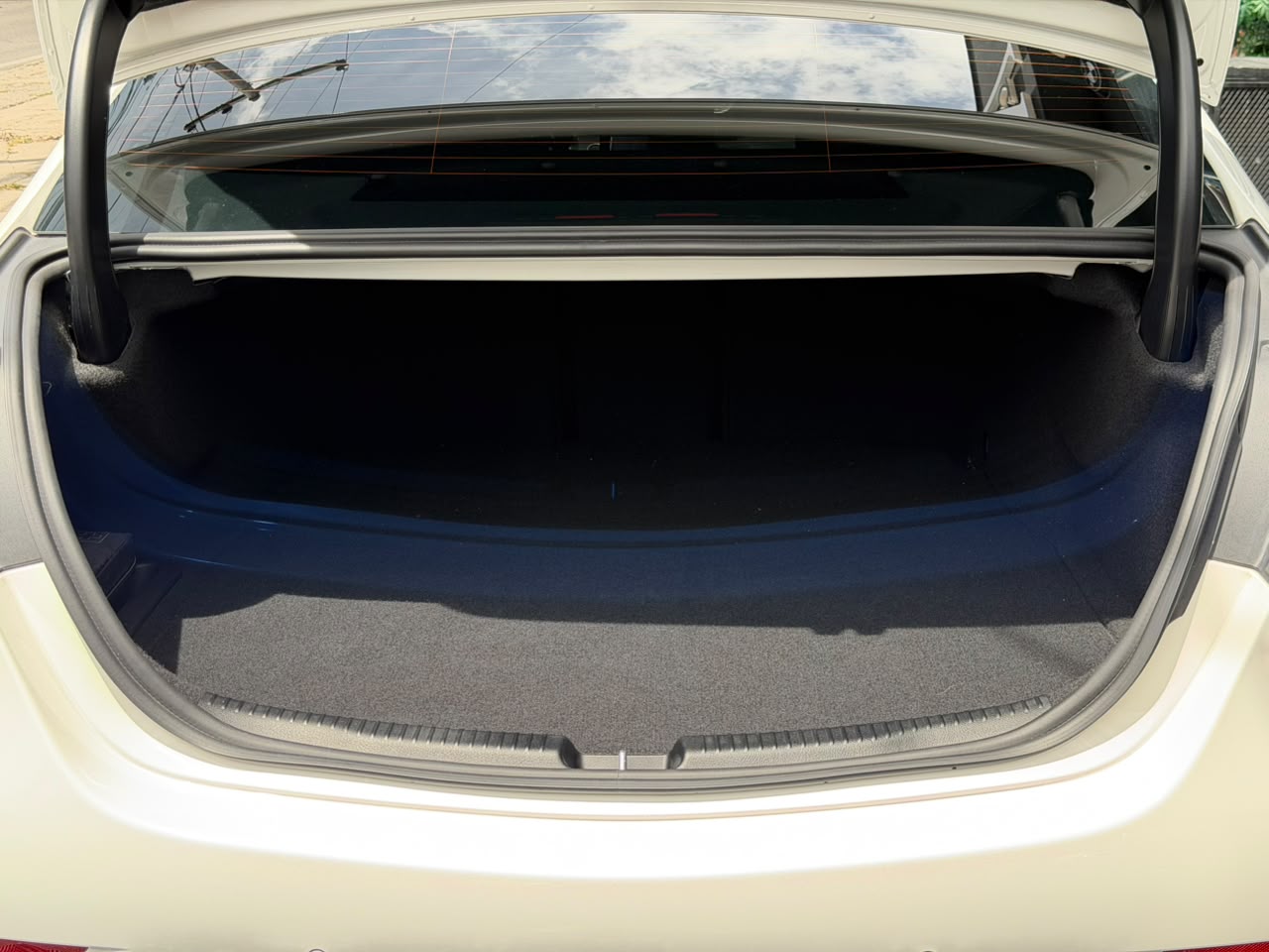 Mercedes-Benz C 350e 2024 - Image 14